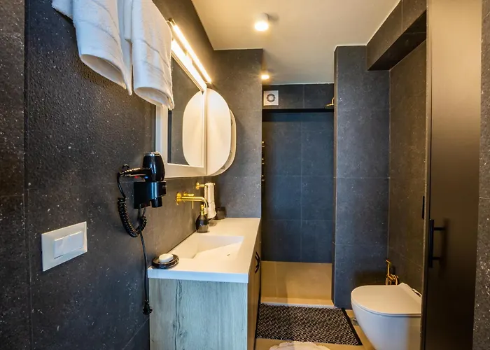 Vala Luxury A * Afiártisz